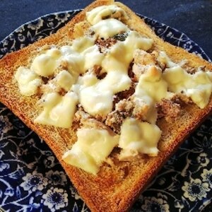 パンで朝食♪さば缶と青ネギのチーズトースト